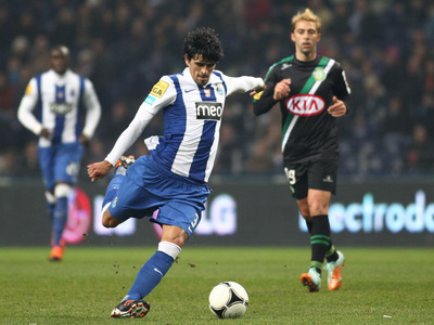Lucho regressou ao FC Porto e marcou na estreia