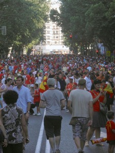 Una marea roja celebra la Eurocopa en Madrid