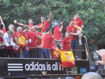 Una marea roja celebra la Eurocopa en Madrid