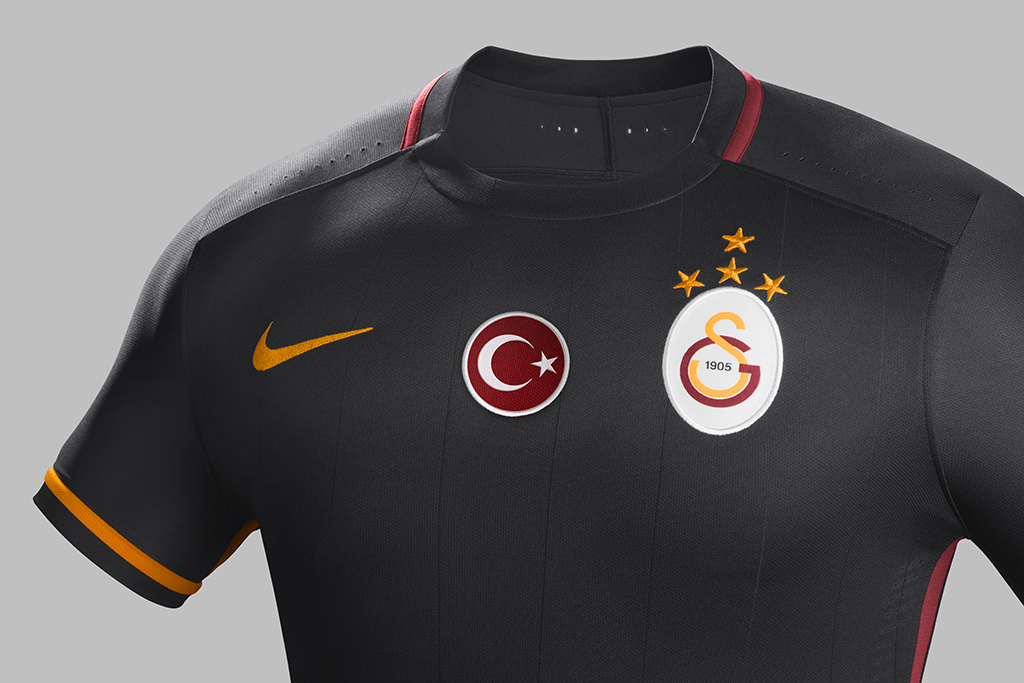 Galatasaray- Uniformes 2015/16 :: ::