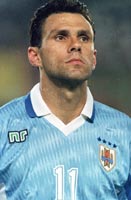 Gustavo Poyet (URU)