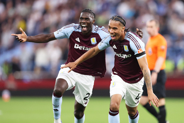 Aston Villa domina y vence a Tottenham en jornada 37 de la Premier League
