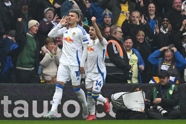 Leeds United Extiende su Racha Invicta Tras Dominar al Stoke City en el EFL Championship