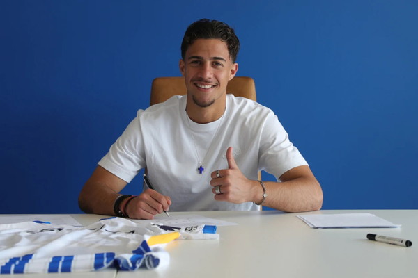 Brighton establece un rcord de transferencia en Grecia por un delantero de 18 aos