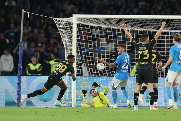 Napoli y Genoa empatan en un vibrante encuentro sin definicin en la Serie A