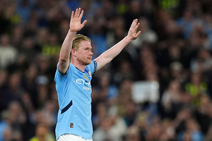De Bruyne se despide del Etihad, el City vence al Bournemouth y se acerca a la Champions