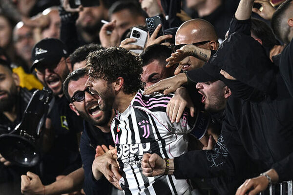 Juventus Extiende Racha Invicta Tras Vencer al Venezia en Emocionante Encuentro