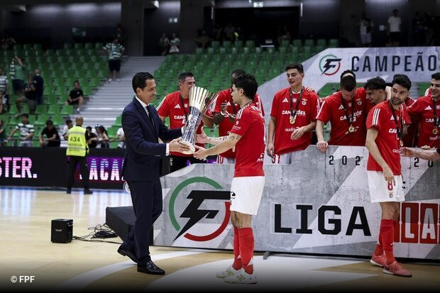 Benfica se impone ante Sporting en emocionante encuentro de ftbol sala